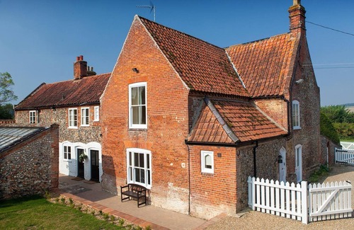 Walsingham Cottage | Houghton Farmhouse - sleeps 18 guests in 7 bedrooms