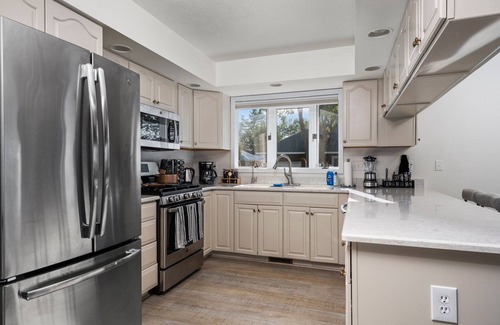 Prudenville House | Houghton Lake 6 BR/3.5 BA Home HOT TUB/BBQ/Sleeps 16