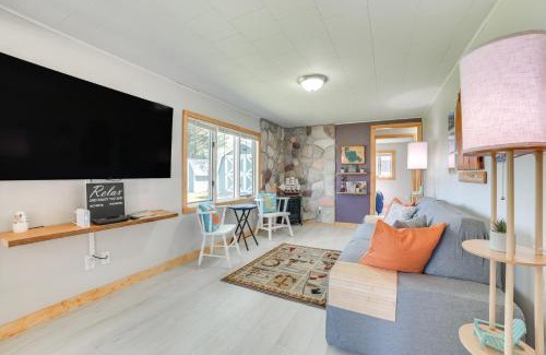Houghton Lake House | Houghton Lake Cottage with Patio Walk to Waterfront