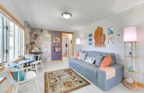 Houghton Lake House | Houghton Lake Cottage with Patio Walk to Waterfront