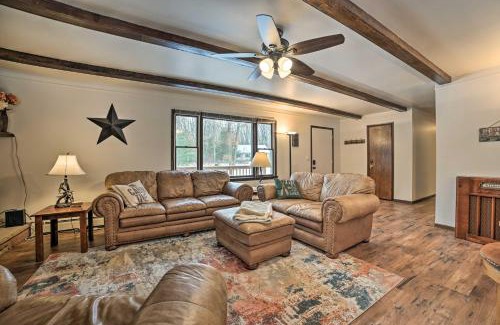 Houghton Lake House | Houghton Lake Cottage Escape with Patio!