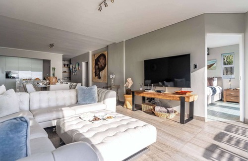 Camps Bay Apartment | Houghton Views - Camps Bay Apt, Pool, Ocean Views