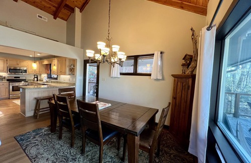 Boone House | HOUND EARS RETREAT SUMMERS ALL ABOUT THE AMAZING OUTDOORS/INDOORS NEW CENTRAL AC