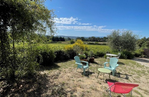 Saint-Martin-de-la-Brasque House | House with vineyard views in the southern Luberon