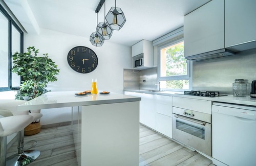 Saint-Simon Villa | House 11 adults & metro access in Toulouse. Perfect for family & colleagues