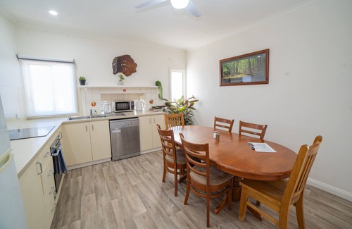 North Bendigo House | House 1BR-3BR, 1-6 Guests, 5 min to Bendigo CBD, Bendigo Hospital & showgrounds
