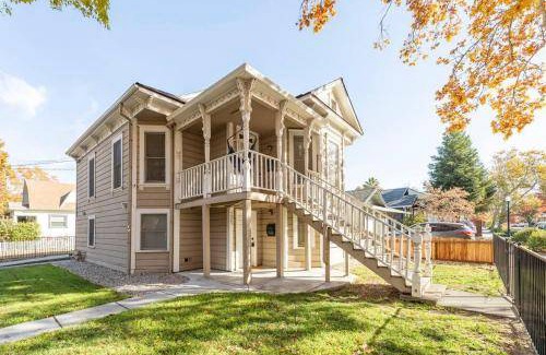 North Oak Park House | House ∙ 2 bedrooms ∙ 6 guests