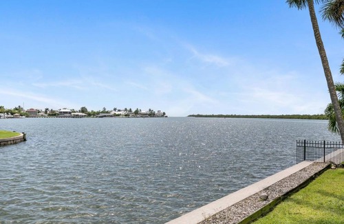 Isles of Capri House | House ∙ 2 bedrooms ∙ 4 guests