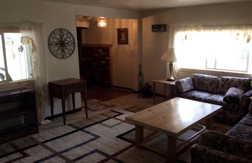 Elk City House | House ∙ 2 bedrooms ∙ 5 guests