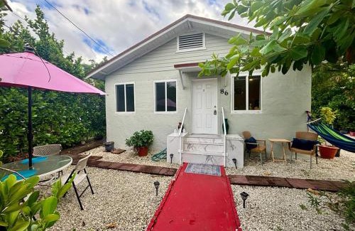 Midtown Apartment | House 2 Bedrooms plus CouchBed Best Location MIami Private Parking, Laundry, Storage for Luggage