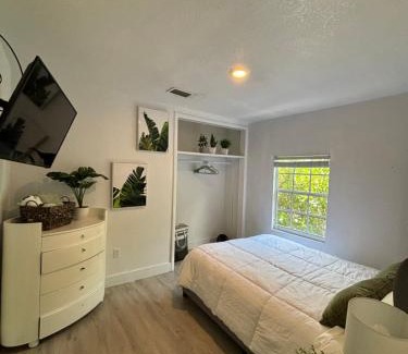 Midtown Apartment | House 2 Bedrooms plus CouchBed Best Location MIami Private Parking, Laundry, Storage for Luggage