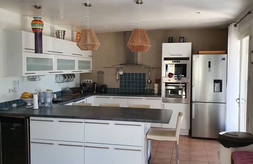 Tourrettes-sur-Loup Villa | House 3 bedrooms, 2 bathrooms 3 wc, for 6 people with swimming pool.