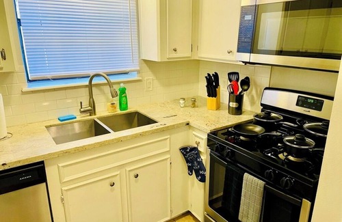 Panther Creek House | House 3-Bedroom 2-Baths FREE Parking Garage in The Woodlands w/Washer-Dryer, AC