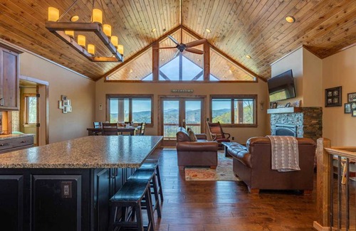 Lenoir House | House ∙ 3 bedrooms ∙ 11 guests