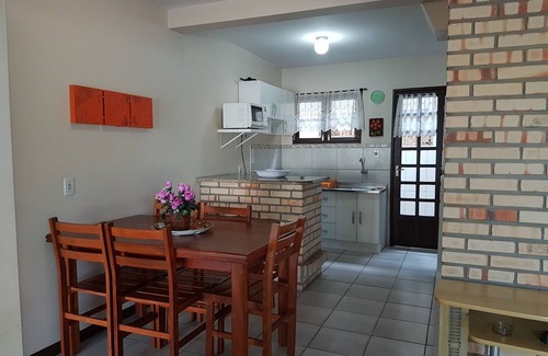 Garopaba House | House 3 Bedrooms, 2 Bathrooms 100 m. from the sea - Split Air - Internet WI-FI