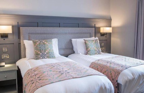 Pontypridd House | House ∙ 3 guests