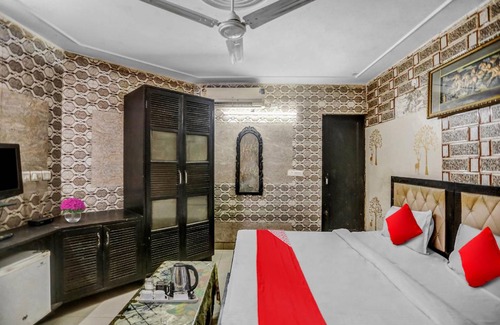 Kalkaji House | House ∙ 3 guests