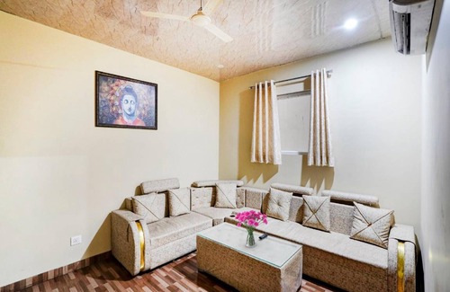 Dilshad Garden House | House ∙ 3 guests