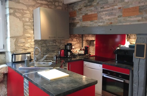 Saint-Daunes House | HOUSE 3 MINUTES FROM MONTCUQ WITH SWIMMING POOL AND LARGE ENCLOSED GARDEN