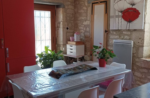 Saint-Daunes House | HOUSE 3 MINUTES FROM MONTCUQ WITH SWIMMING POOL AND LARGE ENCLOSED GARDEN