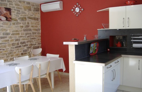 Villeneuve d'Aveyron House | House 4 *, 6/8 pers, AIR CONDITIONING, wifi, on 5000m² of land
