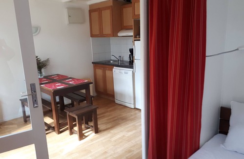 Leon House | House, 4 people, swimming pool 3 pools, Leon village under the pines