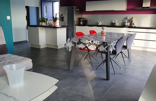 Longeville-sur-Mer House | House 4 * SPA outside, 4 bedrooms, 2 bathrooms, near beach