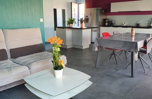 Longeville-sur-Mer House | House 4 * SPA outside, 4 bedrooms, 2 bathrooms, near beach