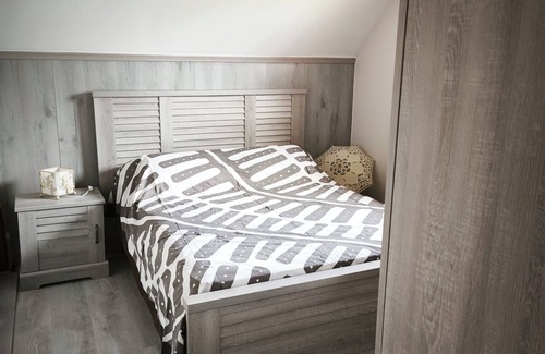 La Nocle-Maulaix Bed & Breakfast | House 40 minutes from Moulins and Le Pal theme park. Small dogs accepted.