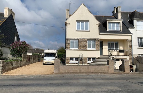 Ploneour-Lanvern House | House 5km from the seaside