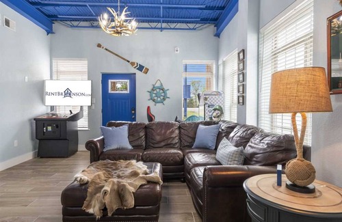 Branson House | House ∙ 6 bedrooms ∙ 14 guests