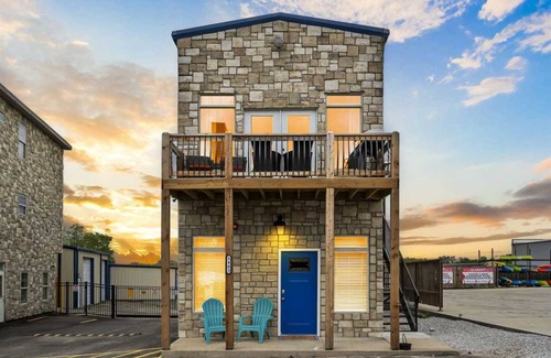 Branson House | House ∙ 6 bedrooms ∙ 14 guests
