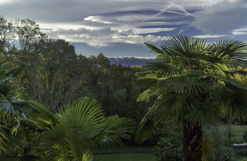 Gan House | House 6 BR, 18 beds, pool, massages, yoga, park, mountain views, serene retreat