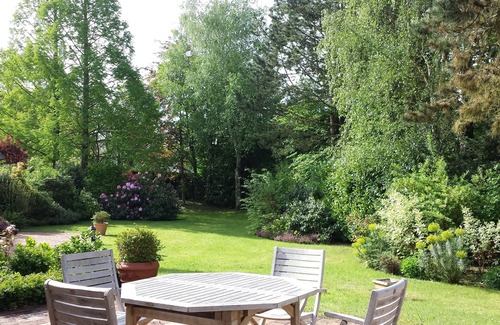 Touques House | House 6 minutes from DEAUVILLE - enclosed garden, great hotel services.