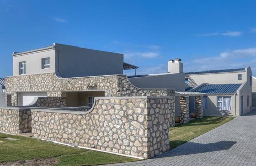 Struisbaai House | House ∙ 7 bedrooms ∙ 14 guests