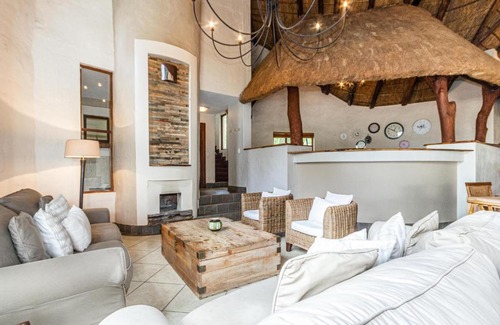 Leeupoort Villa | House 76 Zebula Golf Estate and Spa Family Lodge 6 adults and 4 kids