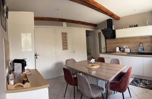 Colombier-Saugnieu House | House 90m2 from 2 to 10 people