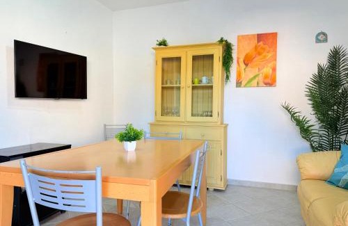 Sos Alinos House | House Aenjoy - Appartamento con veranda a pochi minuti da Cala Liberotto
