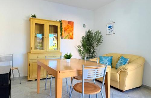 Sos Alinos House | House Aenjoy - Appartamento con veranda a pochi minuti da Cala Liberotto