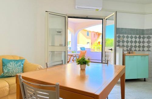 Sos Alinos House | House Aenjoy - Appartamento con veranda a pochi minuti da Cala Liberotto