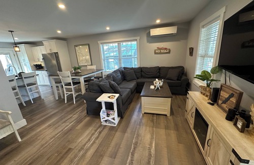 Naples House | House at Sunshine- Long Lake, 5 min walk to causeway