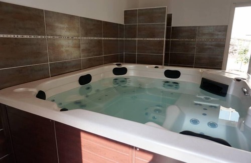 Le Poujol-sur-Orb House | House Bersane: CHOCOLATE COTTAGE in a house with swimming pool