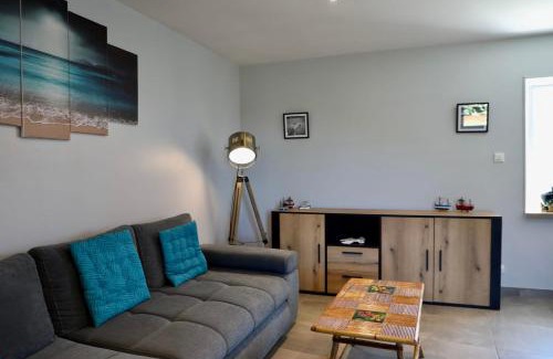 Les Moitiers-d'Allonne House | House between Land and Sea