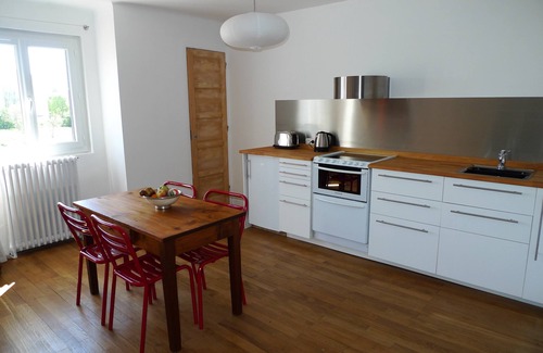 Vaulx En Velin Village Apartment | House between countryside and city