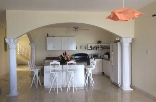Montego Bay House | House by the sea with a small sandy beach, pool and fantastic views