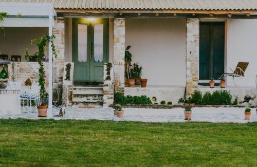 Molos Apartment | House by the Sea