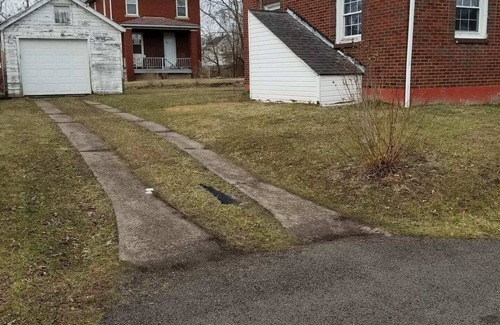 Aliquippa House | House can sleeps 8 or more