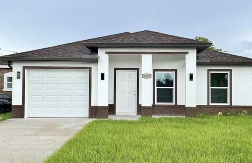 Fort Myers House | House centrally