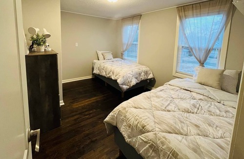 Rosedale House | House close to the Plaza, KU Med Center & Westport w/ Google Fiber