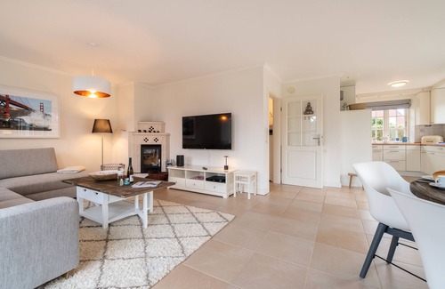 Midlum House | House